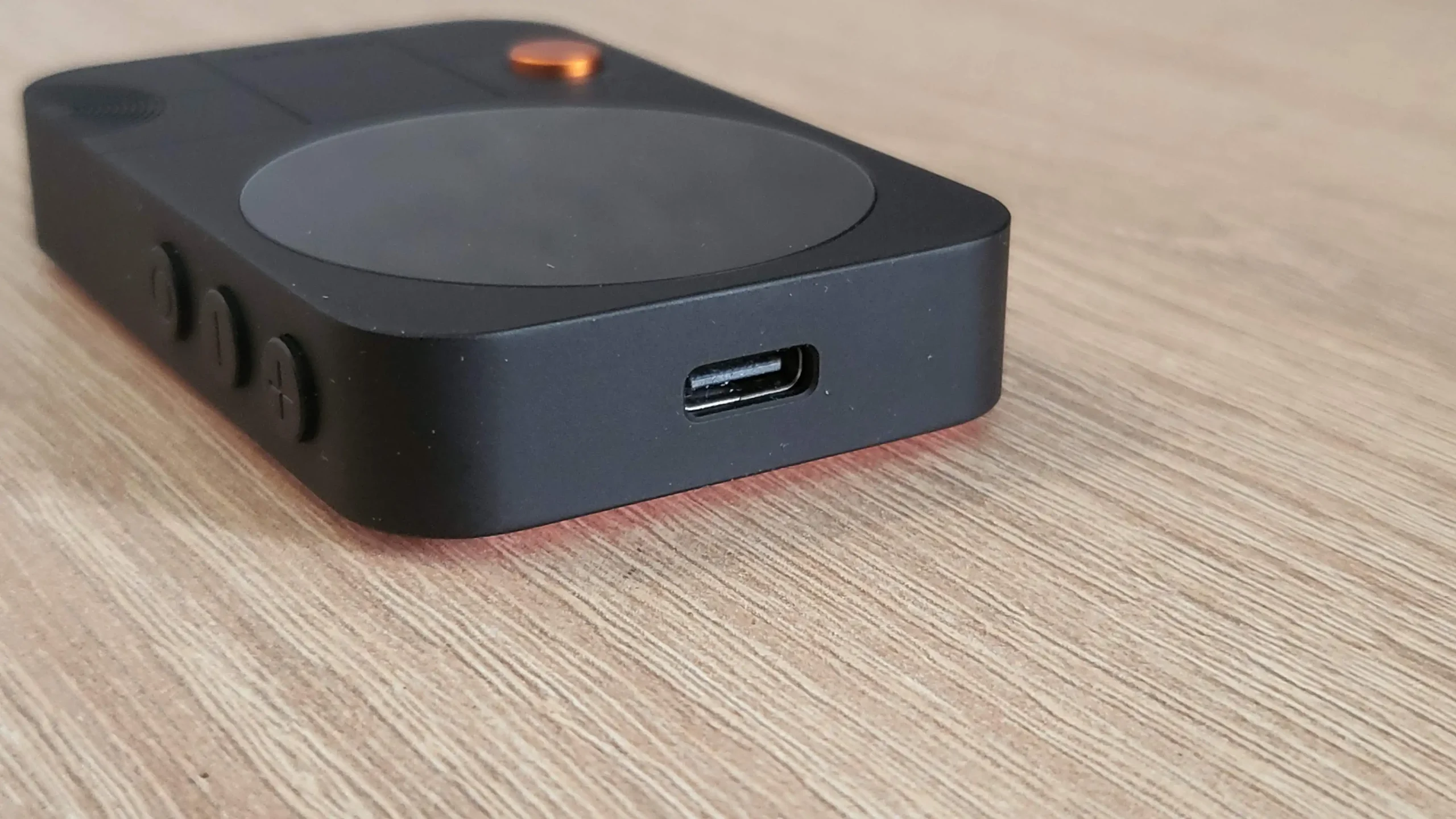 Photo du port USB-C haut du Fosi MD3. - © Johan Gautreau